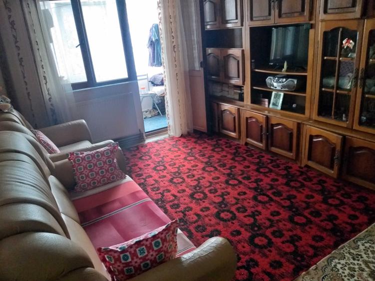 Apartament cu 2 camere semidecomandat în Micro 9