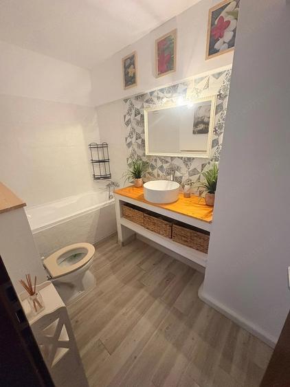Apartament cu 2 camere decomandat în Ultimul leu