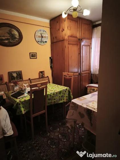 Apartament cu 3 camere decomandat în Exterior Vest