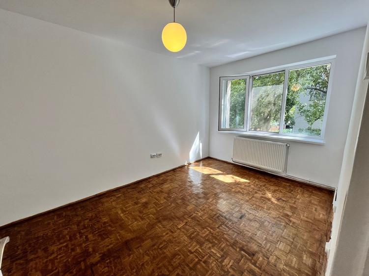 Apartament cu 3 camere semidecomandat în Grigorescu