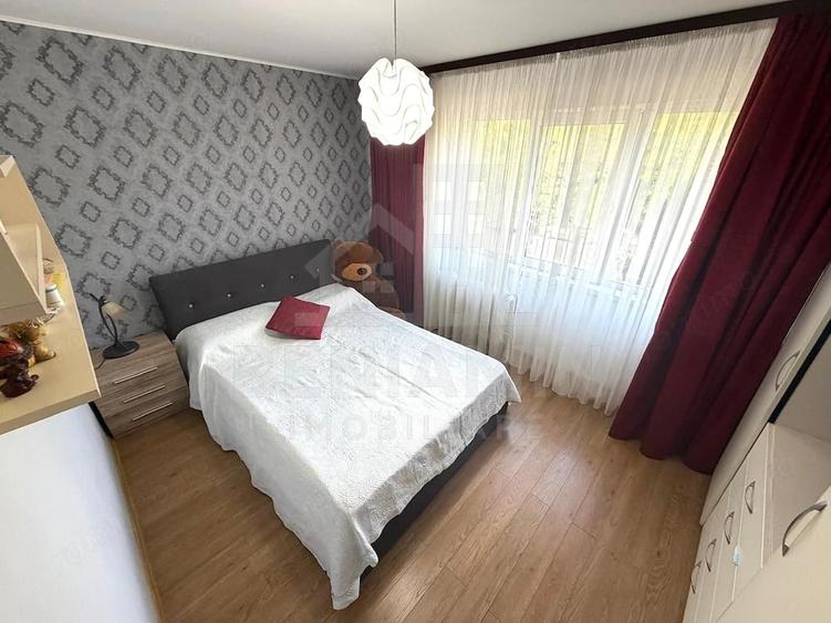 Apartament cu 3 camere semidecomandat în Rovine