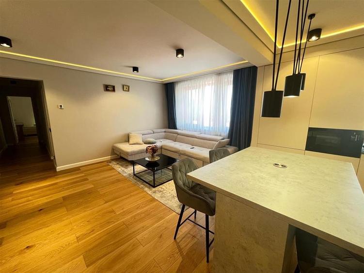 Apartament cu 3 camere decomandat, mobilat în Hipodrom 1