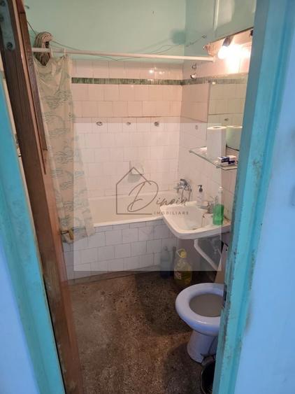 Apartament cu 3 camere semidecomandat în Titan