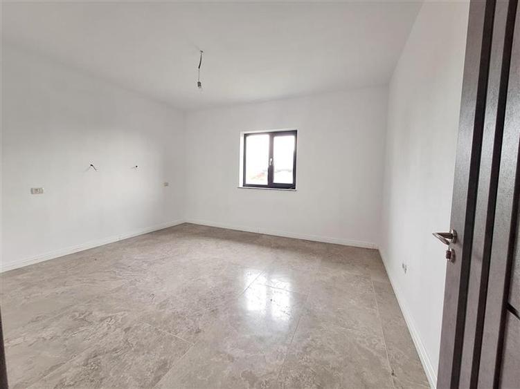 Casă cu 3 camere cu Teren 325 Mp în 9 Mai