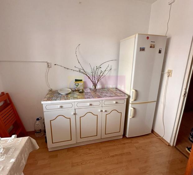 Apartament cu 3 camere decomandat în Rahova