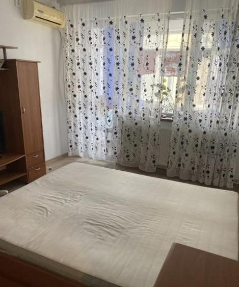 Apartament cu 3 camere decomandat, mobilat în Colentina