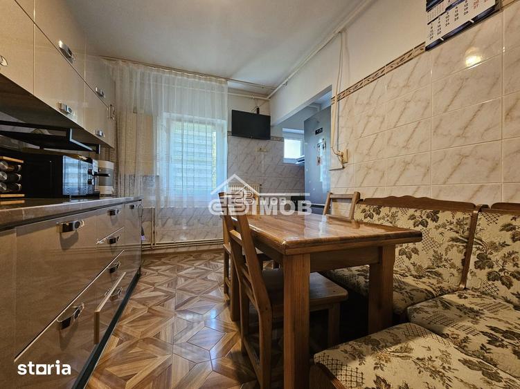 Etaj 1 | 3 Camere Decomandate | Micro 11 | Langa Colegiul Constantin C - 11