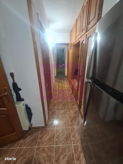Apartament cu 3 camere decomandat în Cuza