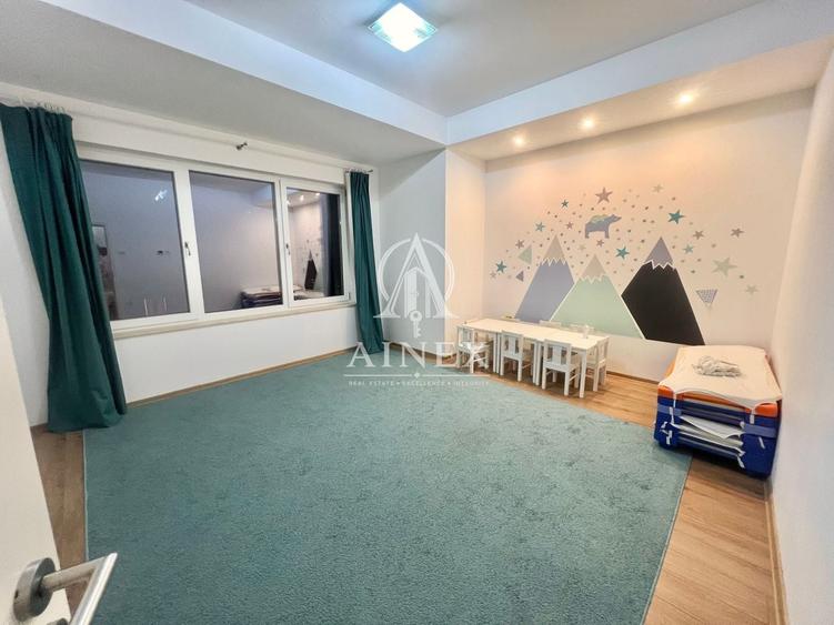 Casă individuală cu 8 camere cu Canalizare în Dumbrăvița