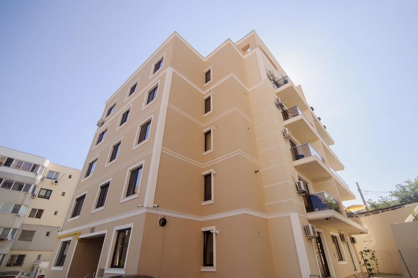 Apartament cu 3 camere decomandat, mobilat în Faleza Nord