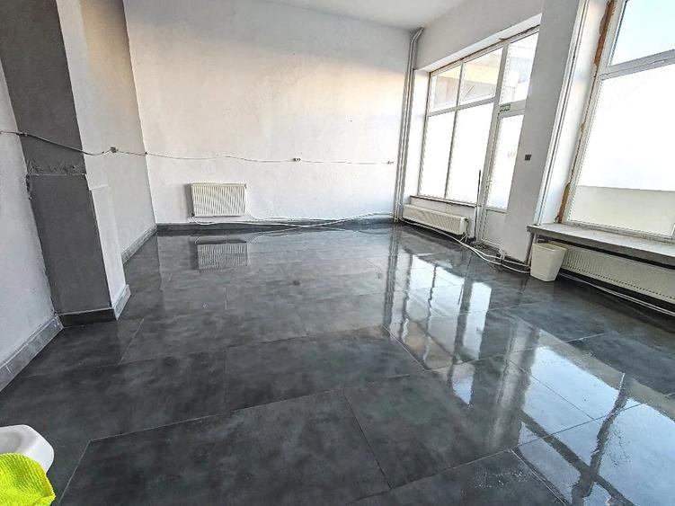 Spațiu comercial, de 48 mp, în Central