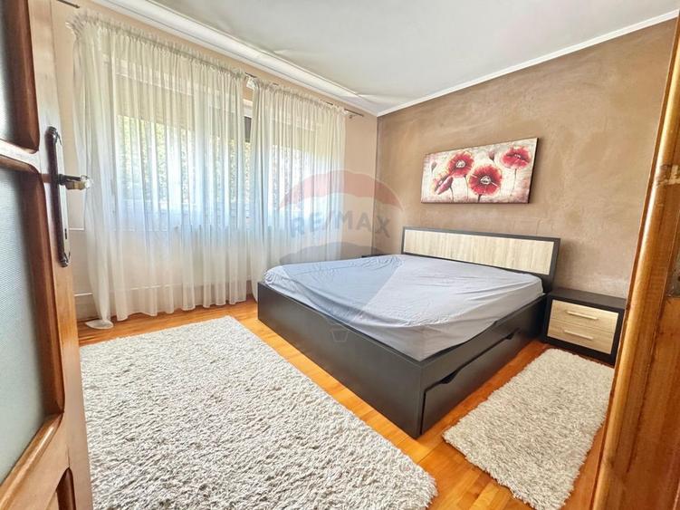 Apartament cu 3 camere decomandat, mobilat în Central