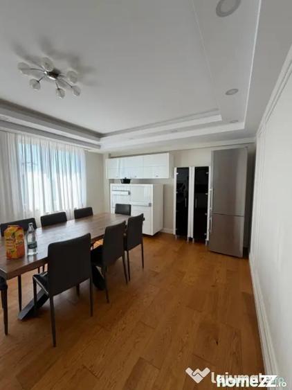 Apartament cu 5 camere decomandat în Central