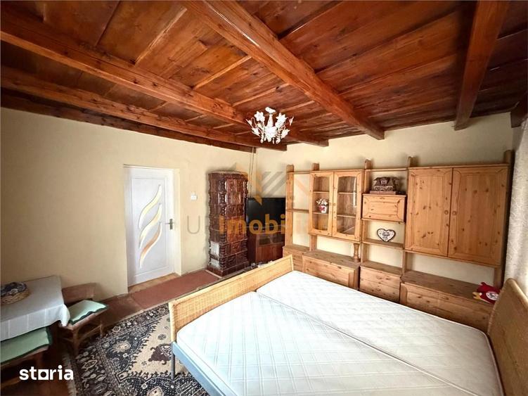 Casă cu 4 camere cu Teren 1081 Mp în Girișu de Criș