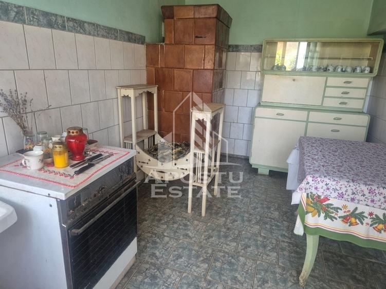 Casă individuală cu 6 camere cu Canalizare în Pesac