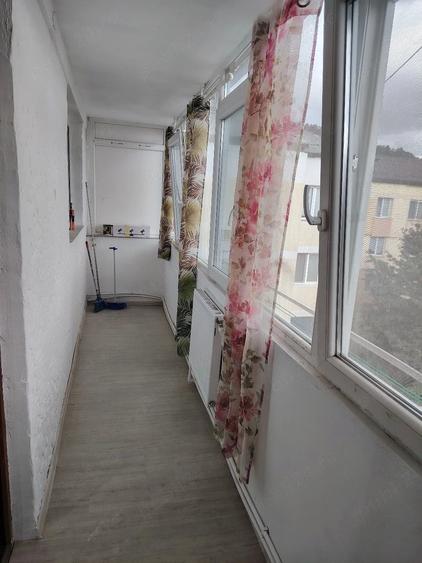 Apartament cu 4 camere decomandat în Exterior Vest