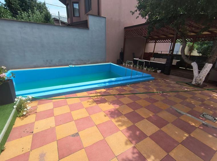 Casă individuală cu 9 camere cu Canalizare în Fizicienilor