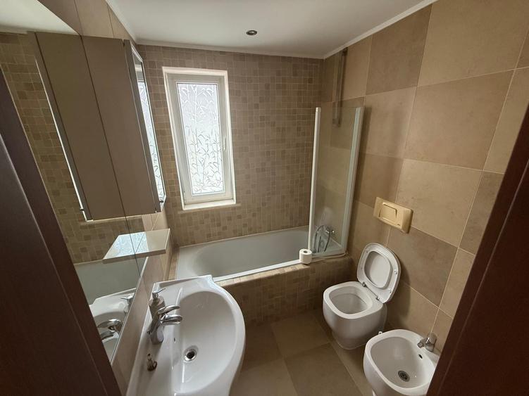 Apartament cu 3 camere decomandat în Dumbrăvița