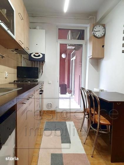 Apartament cu 2 camere semidecomandat, mobilat în Central