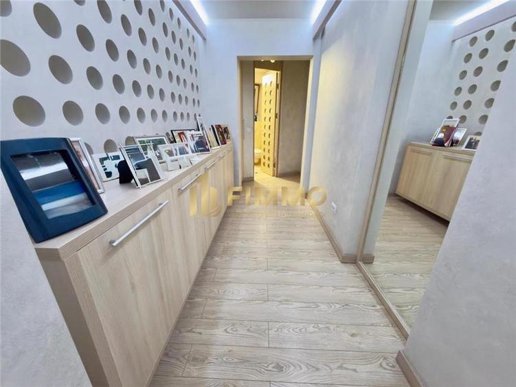 Apartament cu 5 camere semidecomandat în George Enescu