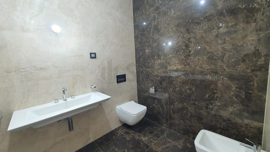 Penthouse cu 5 camere decomandat în Herăstrău