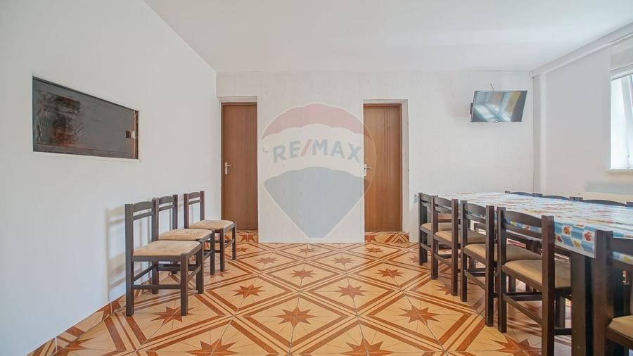 Casă individuală cu 21 camere cu Teren 1137 Mp în Moieciu de Jos