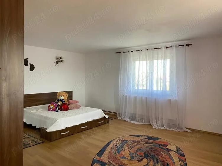 Casă cu 9 camere cu Teren 1500 Mp în Ceacu