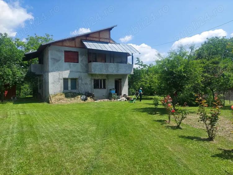 Casă cu 4 camere în Breaza de Sus