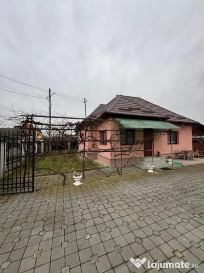 Casă cu 3 camere cu Teren 450 Mp în Lăpuș