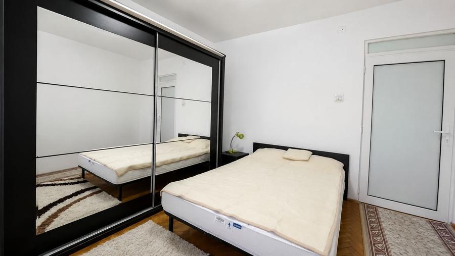 Apartament cu 2 camere decomandat, mobilat în Semicentral