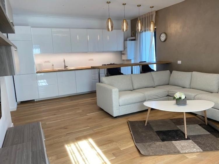 Apartament cu 3 camere decomandat, mobilat în Băneasa