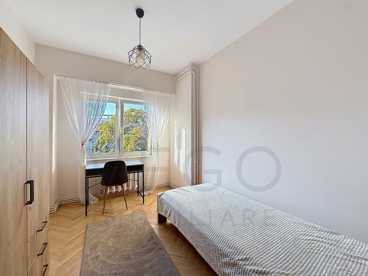 Apartament cu 3 camere semidecomandat, mobilat în Central