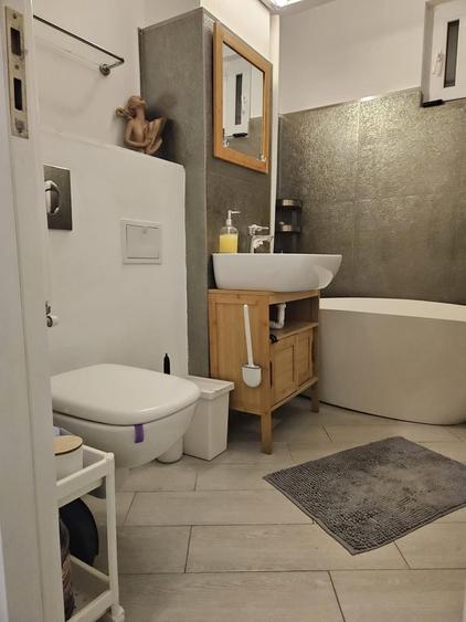 Apartament cu 3 camere decomandat în Faleza Nord
