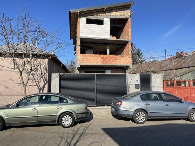 Casă cu 4 camere în Central