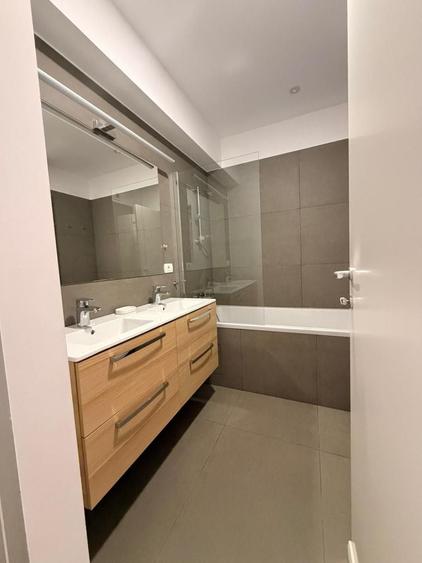 Apartament cu 4 camere decomandat, mobilat în Iancu Nicolae
