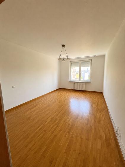 Apartament cu 4 camere decomandat, mobilat în Plevnei