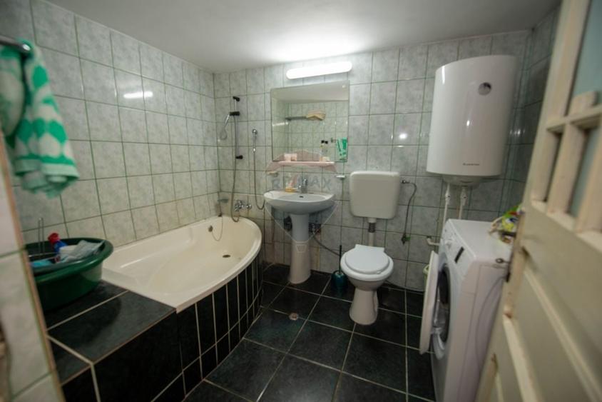 Casă individuală cu 4 camere cu Teren 1596 Mp în Prunaru