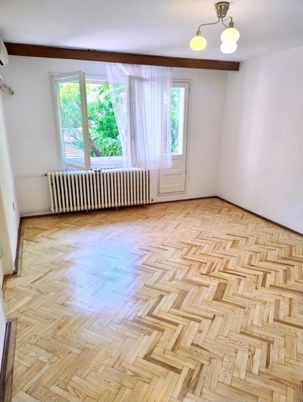 Casă cu 5 camere cu Canalizare în Domenii