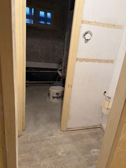 Apartament cu 3 camere semidecomandat în Militari