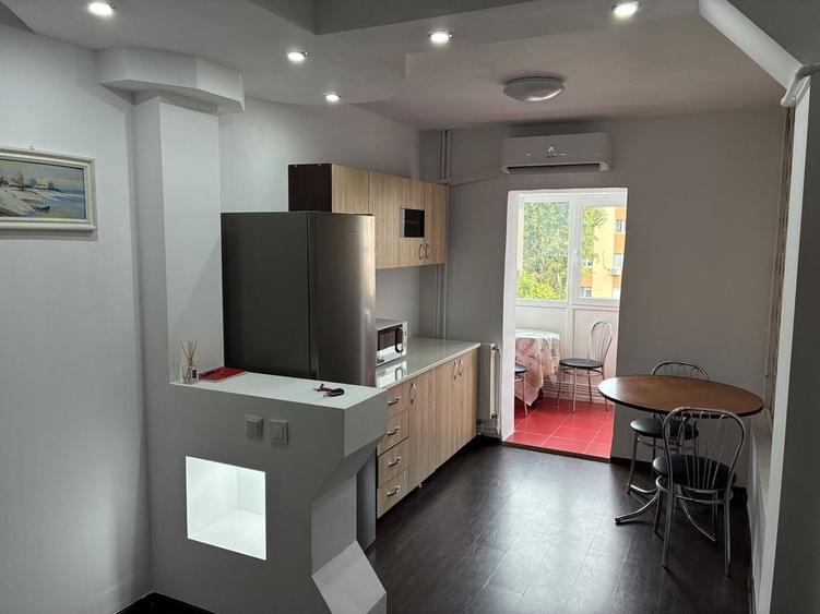 Apartament cu 2 camere decomandat în Rovine