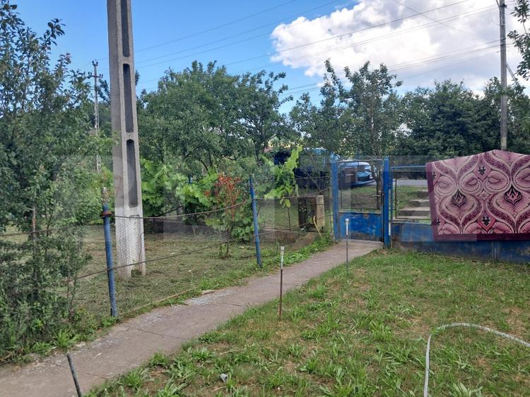 Casă individuală cu 2 camere cu Canalizare în Sărmașu