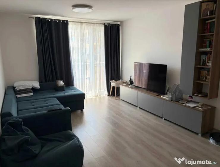 Apartament cu 3 camere decomandat în Răcădău