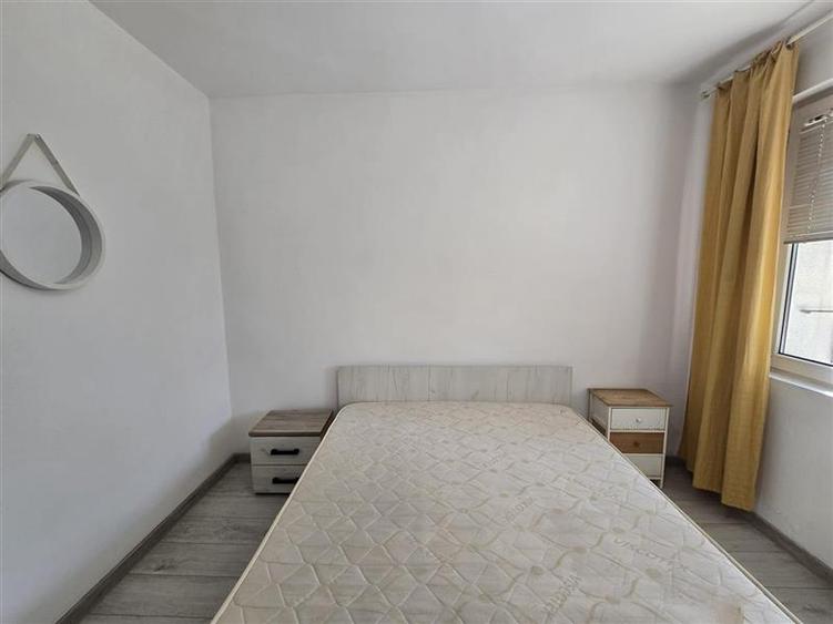Apartament cu 2 camere semidecomandat, mobilat în 1 Mai