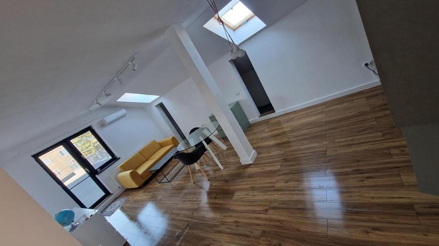 Apartament cu 3 camere decomandat, mobilat în Florilor