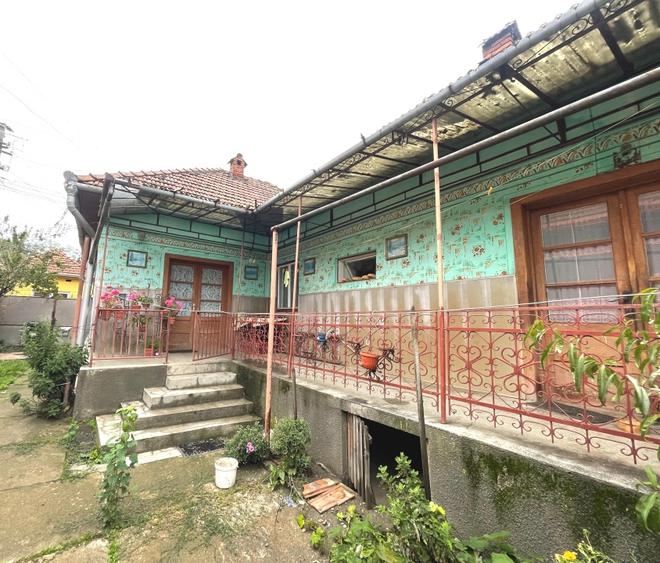 Casă individuală cu 4 camere cu Canalizare în Cugir