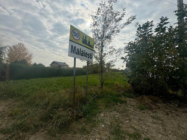 Teren de 2500 mp, în Mălăiești
