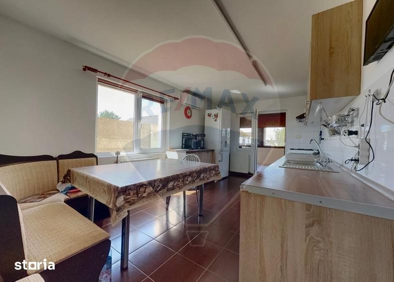 Casă cu 6 camere cu Teren 638 Mp în Pădureni