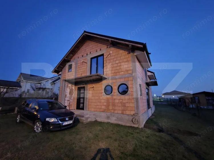 Casa la rosu, P+M, 120 mpu, teren 800 mp, zona Simnicu de sus - 1