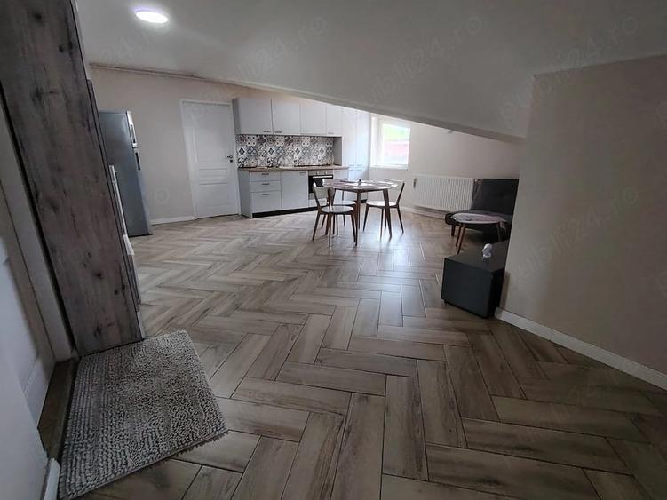Apartament cu 3 camere semidecomandat în Florești