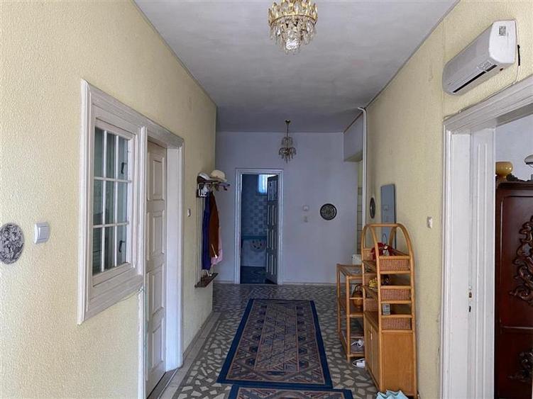 Casă individuală cu 6 camere cu Canalizare în Bucureștii Noi